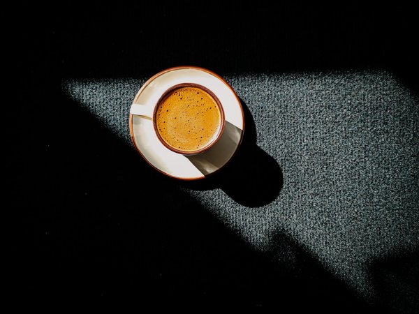 Descubra os acessórios que elevam seu visual do escritório para a balada!