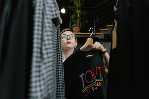 Desvende o segredo de looks incríveis usando apenas as peças básicas do seu guarda-roupa!